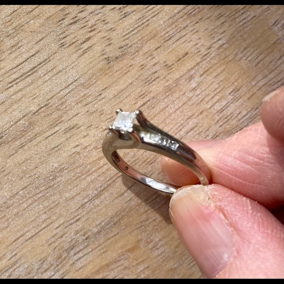 Diamond engagement ring w/papers. Wht gold - Picture 7 of 9